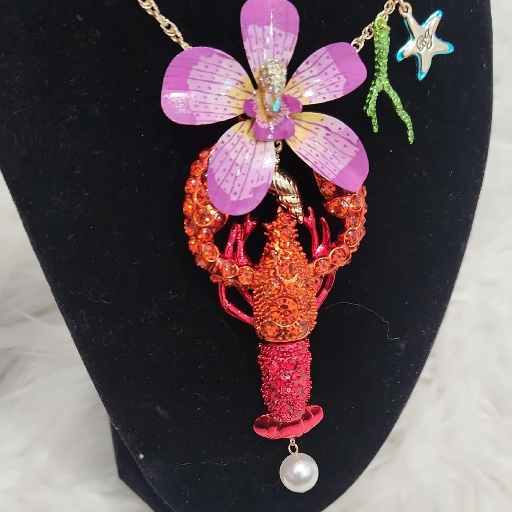 🦞▪️Betsey Johnson▪️ Rhinestone Lobster Necklace  and Earring Bundle Set